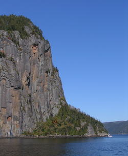 Vue du cap Trinité surplombant le Saguenay (face est).