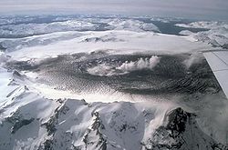 Photographie aérienne du mont Hudson en 1991.