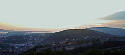 La colline de Bregille à l'aube.