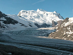 Vue du Grand Combin et du glacier de Corbassière.