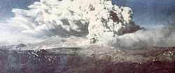 Vue du Cordón Caulle en éruption en 1960.