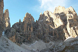 Le Campanile Basso (à gauche) et la chaîne de Sfulmini