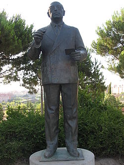 Estátua de Tierno Galván.jpg