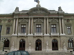 Façade du Grand Théâtre de Genève depuis la place Neuve