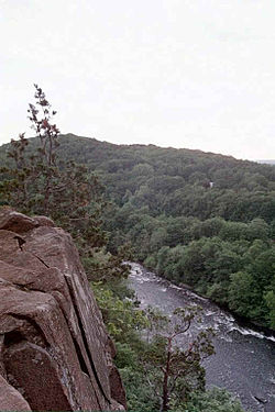 Vue des gorges de la rivière Farmington depuis Hatchet Hill