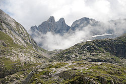 Vue de la Forcanada depuis l’étang du col du Toro.