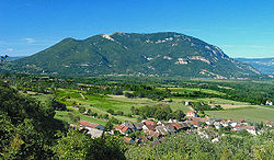 Grand Colombier vu du sud-ouest, depuis le village de Vongnes