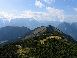 Le Hoher Fricken depuis le Bischof et en arrière-plan le Zugspitze