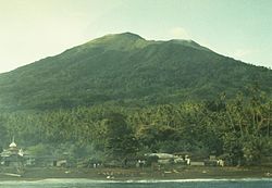 Vue du mont Gamkonora en 1984.