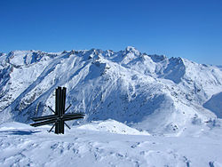 Vue du Tieralplistock, premier sommet sur la gauche de la photo.
