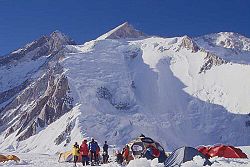 Camp à 5 900 m au Gasherbrum II