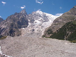 Le glacier de la Brenva vu du sanctuaire de Notre-Dame de Guérison