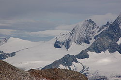 Vue de la face sud du Glocknerwand avec le Romariswandkopf à gauche.