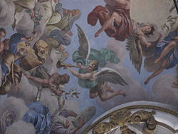 Ange jouant de la trompette, semblant toujours tourné vers vous quelle que soit votre position dans l'église, fresque de l'Église San Vincenzo Ferreri à Nicosia, Sicile