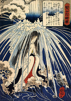 Illustration de couverture de l'édition française : Hatsuhana faisant pénitence sous la cascade de Tonosawa, une estampe sur bois de Kuniyoshi Utagawa