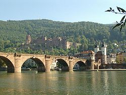 Le vieux pont, le Château d'Heidelberg et le Königstuhl