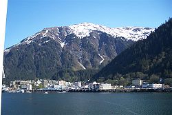Le mont Juneau surplombant la ville de Juneau