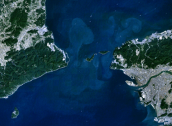 Image satellite du détroit de Kitan.