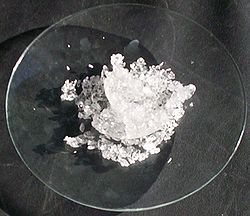 cristaux de nitrate de lithium