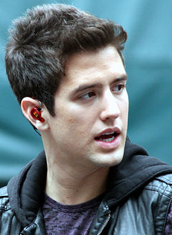 Logan Henderson BTR Paparazzo.jpg