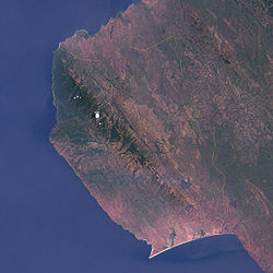 Image satellite du massif à l'intérieur du parc national des monts Mahale (délimité en jaune)
