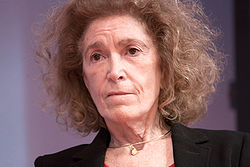 Mireille Delmas-Marty au Salon du livre de Paris en mars 2010