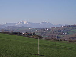 Vue du monte Catria depuis Ripalta di Acervia.