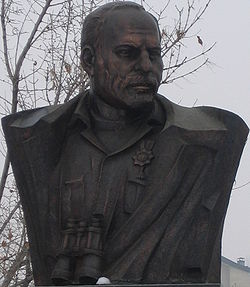 Buste de Monte MelkonianParc de la Victoire, Erevan, Arménie