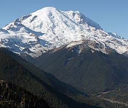 Le mont Rainier depuis l'est-nord-est.