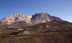 Vue du Nevados de Putre (à gauche) et du Taapaca (à droite).