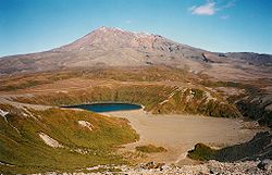Le Mont Ruapehu et l'un des Tama Lakes, 2002