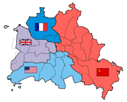 Les quatre secteurs d'occupation de Berlin. Berlin-Est comprend les zones en rouge.
