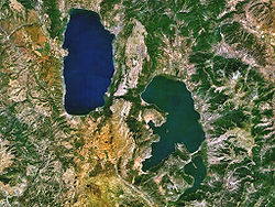 Le lac d'Ohrid, en haut à gauche, vu depuis l'espace