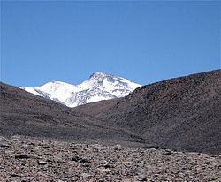 Vue de la face sud du Nevado Ojos del Salado.