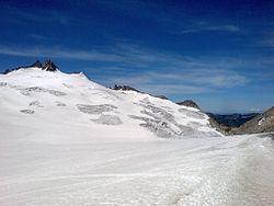 Vue de l'aiguille du Tour (à gauche) depuis le glacier du Trient.