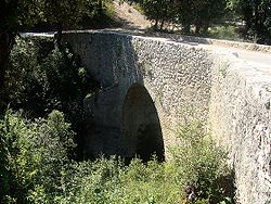 Pont romain du Buès48.JPG