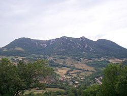 Vue du mont Poupet depuis la montagne Saint-André, vue de la face Sud