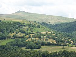 Vue du puy Violent depuis Salers.