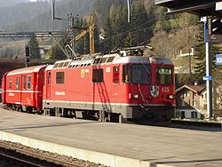 Arrivée d'un train à Klosters, à l'extrémité nord de la ligne de la Vereina