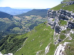 Roc de Margériaz (1 784 m) dominant les Déserts et Plainpalais.