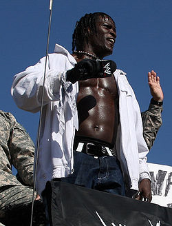 R-Truth aux Tribute to the Troops.
