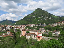 Vue sur le mont Bayard et Saint-Claude depuis le pied du mont Chabot.