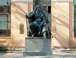 SPb Turgenev statue (Manezhnaya square).jpg