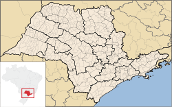 Carte de l'État de São Paulo (en rouge) à l'intérieur du Brésil