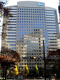 Shinjuku Bunka Quint Building cropped.jpg