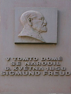 Plaque mémorielle sur la maison natale de Sigmund Freud