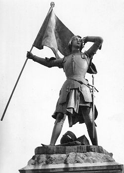 Statue de Jeanne d'Arc Place du martroi Jargeau.jpg