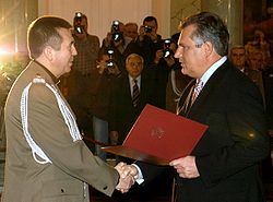 Nomination comme général par le président polonais Aleksander Kwaśniewski (2004)