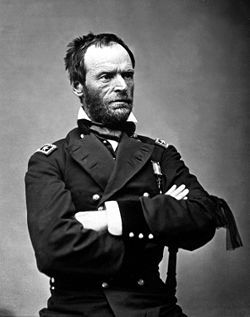 Maj. Gen. William T. Sherman, USA, en mai 1865. Le ruban noir autour de son bras gauche est un signe de deuil de la mort du président Lincoln. Portrait par Mathew Brady.