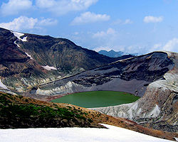Le lac de cratère d'Okama